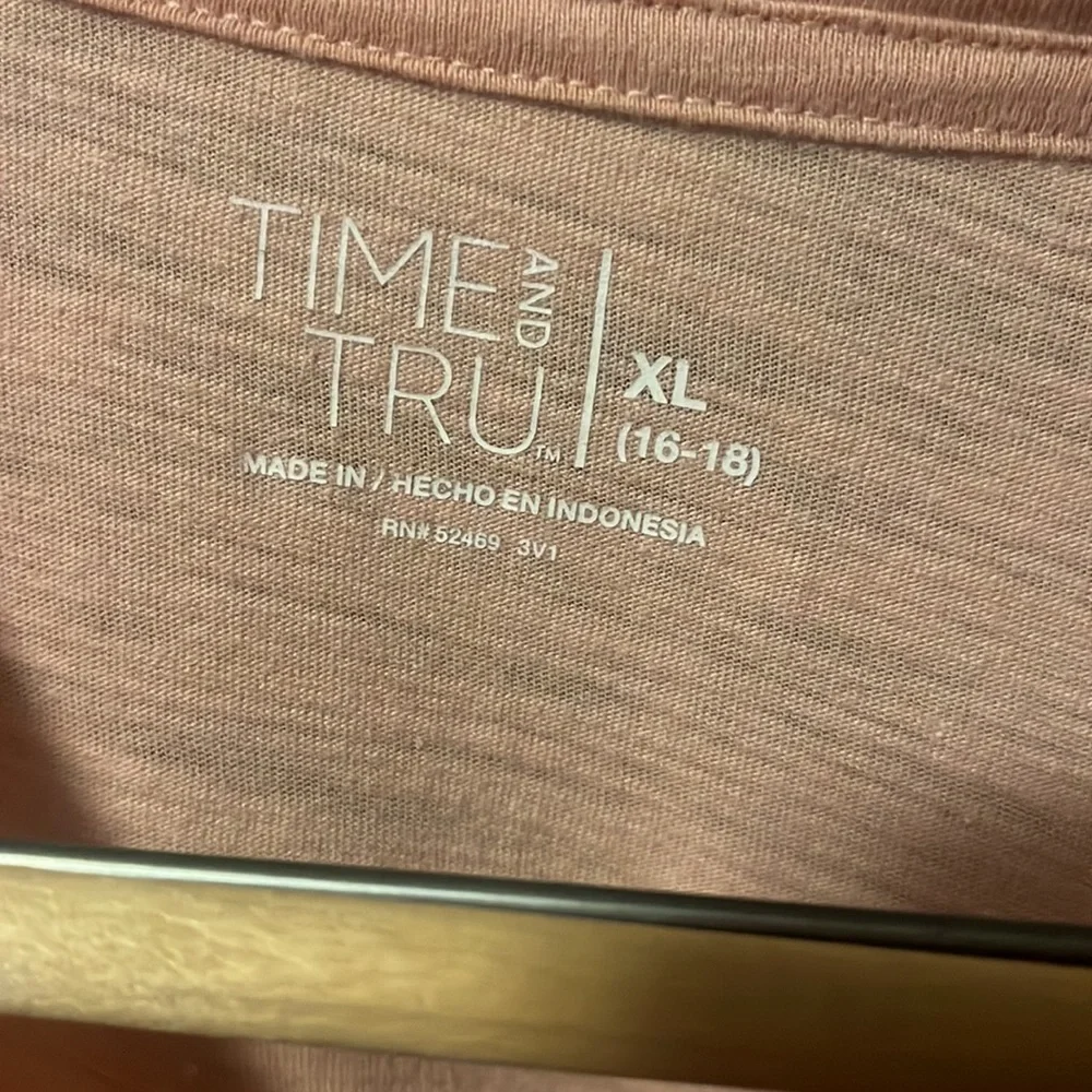 Pink tee - Picture 2 of 3